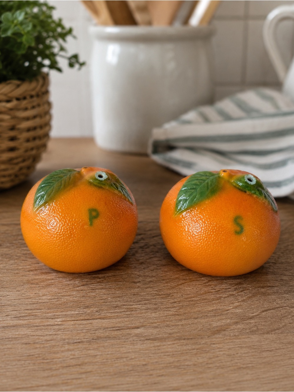 Salt and Pepper Plastic Florida Oranges in Cute Wooden Crate Vintage 2”
